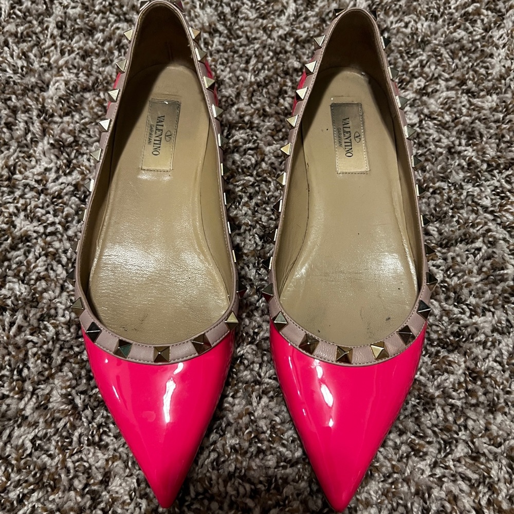 Pink Valentino rock stud flats. Size 38; Preowned.